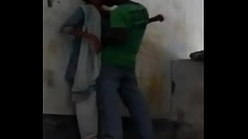 Mengisap Puting Gadis Desi Yang Menggoda