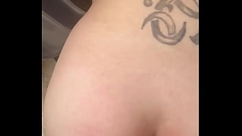 Siap-siap, Si Jalang Membungkuk Manja Biar Kontol Mantap Masuk Ke Memeknya