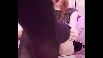 Kaki Mungilku Yang Basah Dan Penuh Dengan Cairan Putih. Live Dalam 30 Menit Ya.