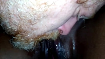 Sesi Panas Di Kat’s Playhouse: Tontin Aku Dihajar Gila-gilaan Sama Cowok Bule Di Depan Penonton, Ngentot Live Interracial Cewek Hitam Dan Lelaki Putih