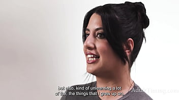 Dewi Berpayudara Besar Menghancurkan Mitos Dengan Gaya Menggoda