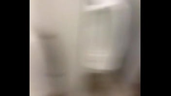 Cô Nàng Sinh Viên đang Tè đứng