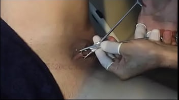 Tinta Panas Merayap Di Kulitmu, Menorehkan Seni Erotis Yang Membara