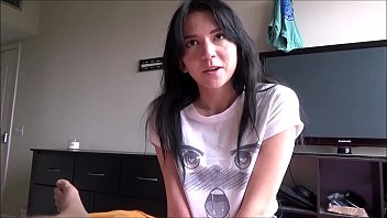 Terapi Keluarga Panas: Kakak Tiri Dan Adik Tiri Belajar Akur Dengan Cara Intim