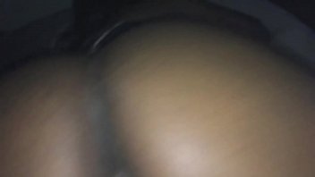 Menggoda Pasangan Dengan Jilatan Dan Usapan Yang Menggairahkan