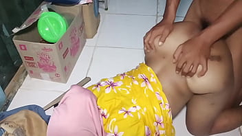 Dihampiri Ibu Tiriku Yang Genit, Tubuhnya Mendesakku Sebelum Berangkat Sekolah