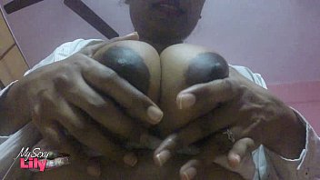 Gadis India Lily Dengan Payudara Besar Dan Montok