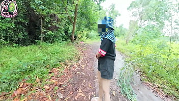 สาวไทยสุดเซ็กซี่เดินป่าเสร็จโชว์หีเรียวสวยริมทาง 4k