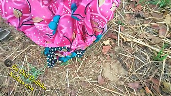 जंगल की घनी झाड़ियों में देसी भाभी का गर्म चुदाई का मजा