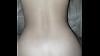 Pembantu Seksi Digerogoti Majikan Di Kamar Yang Panas