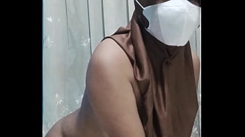 Gadis Berhijab Manis Merangsang Diri Sendiri Di Rumah Yang Sepi