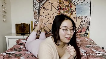 Gadis Tionghoa Imut Bergairah Membuat Video Masturbasi Yang Menggoda Untuk Kami