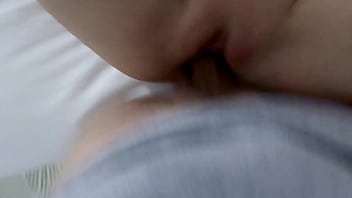 Aku Ngentot Teman Ibu Tiriku Tepat Di Atas Sprei Tempat Dia Biasa Tidur