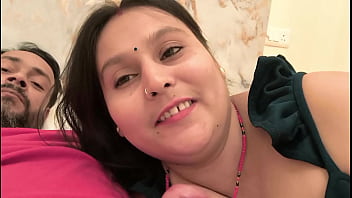 Anak Tiri Menggoda Ayah Tirinya Untuk Ngentot, Mengisap Kontol Gede Dan Main Oral