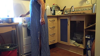 Ibu Tiri Arab Mengizinkan Anak Tirinya Yang Horny Bercinta Kilat Di Dapur