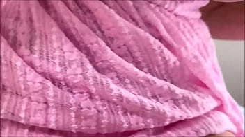 Ibu Tiri Merawat Kulit Terbakar Matahari Dengan Sentuhan Erotis