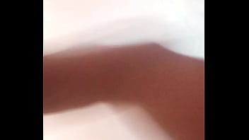 Gairah Membara, Binor Kesepian Merintih Dalam Pelukan