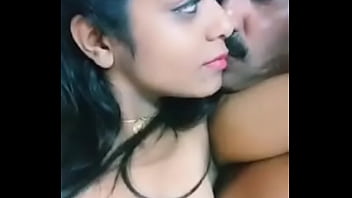 Istri Desi Mesra Bersama Suaminya