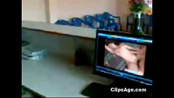 Nonton Bokep Desi Sembari Kerja Di Kantor