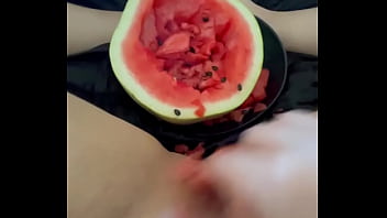 Melon Manis Memperbanyak Orgasme Perempuan – Video Panjang Arab 2025 – Amatir Saudi Terbaik – Putih Salju Arab Masturbasi Nakal – Fetish Makanan Ekstrem – Buah Di Memek Remaja Ketat – Cewek – Los Angeles – Usa