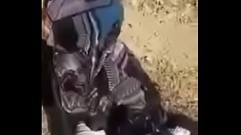 Basahi Kerudung Itu Dengan Pancaran Air Seniku