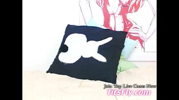 Gadis Asia Seksi Dan Menggoda Masturbasi Di Depan Kamera