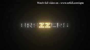 Hujan Deras Di Pantat – Phoenix Marie / Brazzers / Tonton Full Di Www.zzfull.com/upte