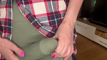 Ibu Tiri Yang Menggoda Ketahuan Stepson Yang Bergairah Saat Memamerkan Pantatnya Di Kelas Yoga