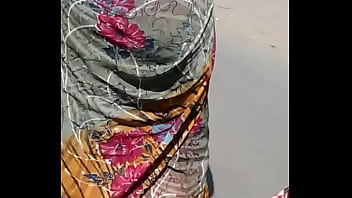 Paha Dan Pantat Seksi Yang Menggoda Dalam Balutan Saree