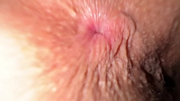 Gadis Remaja Menggapai Orgasme Perdana Yang Luar Biasa Bersama Kakak Tiri!