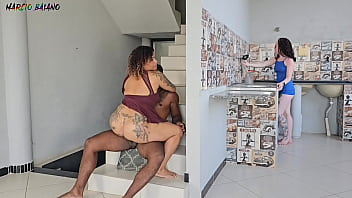 Istriku Sibuk Beres-beres Rumah, Tak Sadar Aku Sedang Ngentot Ibunya