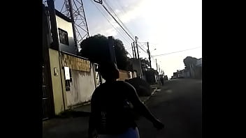 Lidi Yang Menggoda Dengan Langkah Seksi