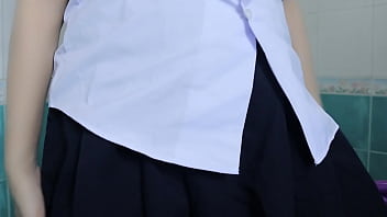 สาวนักเรียนไทยแอบเล่นหีในห้องน้ำโรงเรียน จนฉี่แตกซัดคาดิลโด้