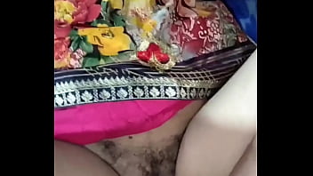 Gadis Desi India Sembarangan Kencing Di Luar Ruangan