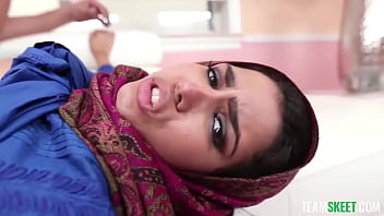 Arab Montok Menggoyang Remaja Hingga Keluar Dalamnya