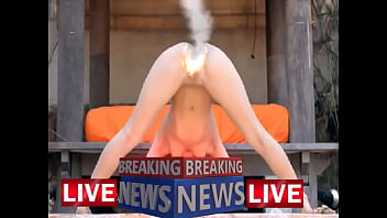 Gadis Tetangga Yang Menggoda Membungkuk Memperlihatkan Lekuk Tubuhnya