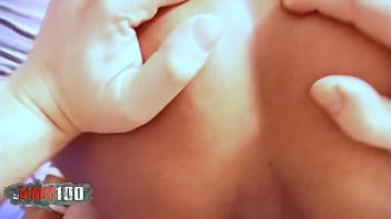 Gadis Arab Kurus Digerogoti Pantatnya Untuk Pertama Kali