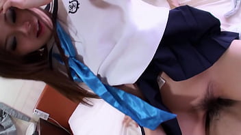 Makoto Si Gadis Jepang Dipuaskan Dengan Cairan Hangat Di Liang Basahnya Yang Telanjang