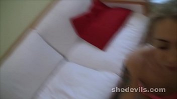 Wajah Ameliya, Pacar Rusia, Dihiasi Sperma Liar Setelah Bercinta