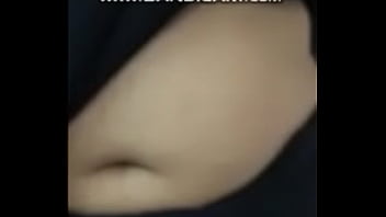 Lubang Pusar Istri Desi Yang Dalam Dan Berlekuk Menggoda