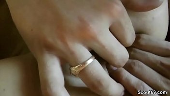 Ibu Tiri Jerman Mengajari Anak Tirinya Berhubungan Seks Dan Kehilangan Keperawanan