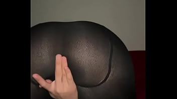 Gadis Berhijab Arab Meraba-raba Dirinya Diam-diam Sambil Mengeluarkan Rintihan Mesra