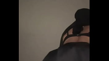 Pelacur Muslimah Berjilbab Menampar Pantat Arabnya Yang Gendut & Mengerang Sambil Menggoyangkan Pantas Kotor Itu Sendirian