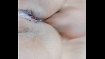 دعني أسمع همساتك وأنينك وأنت تتوسلين لأداعب مؤخرتك الناعمة