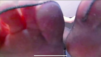 Nyonya Rusia Di Privat Dengan Stoking Menggoda Memperlihatkan Telapak Kakinya Yang Seksi