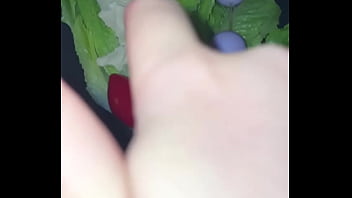 Ayam Dan Sayuran Di Dalam Memek Sempit Basah Gadis 18 Tahun Perawan Cantik – Masturbasi Amatir Saudi Terbaik – Fetish Makanan Mesum – Putih Salju Arab – Los Angeles – Usa – 2025 – Amerika Serikat – Porno Arab