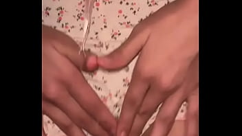 Dewi Berhijab Muslim Mengelus Klitoris Basahnya Dan Memuaskan Vaginanya Dengan Jari Liar Bak Binatang Buas