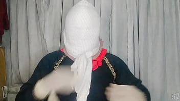 Gadis Berhijab Mengikat Dirinya Dengan Nafsu