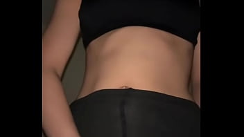 Gadis Muslimah Menggoda Diri Di Balik Hijab, Menggesek Memek Arab Sampai Klimaks