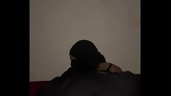 Pelacur Berhijab Menggoyangkan Pantat Gemuknya Bak Sedang Berlatih Untuk Gangbang, Bokong Arab Montok Itu Bergoyang Tak Henti